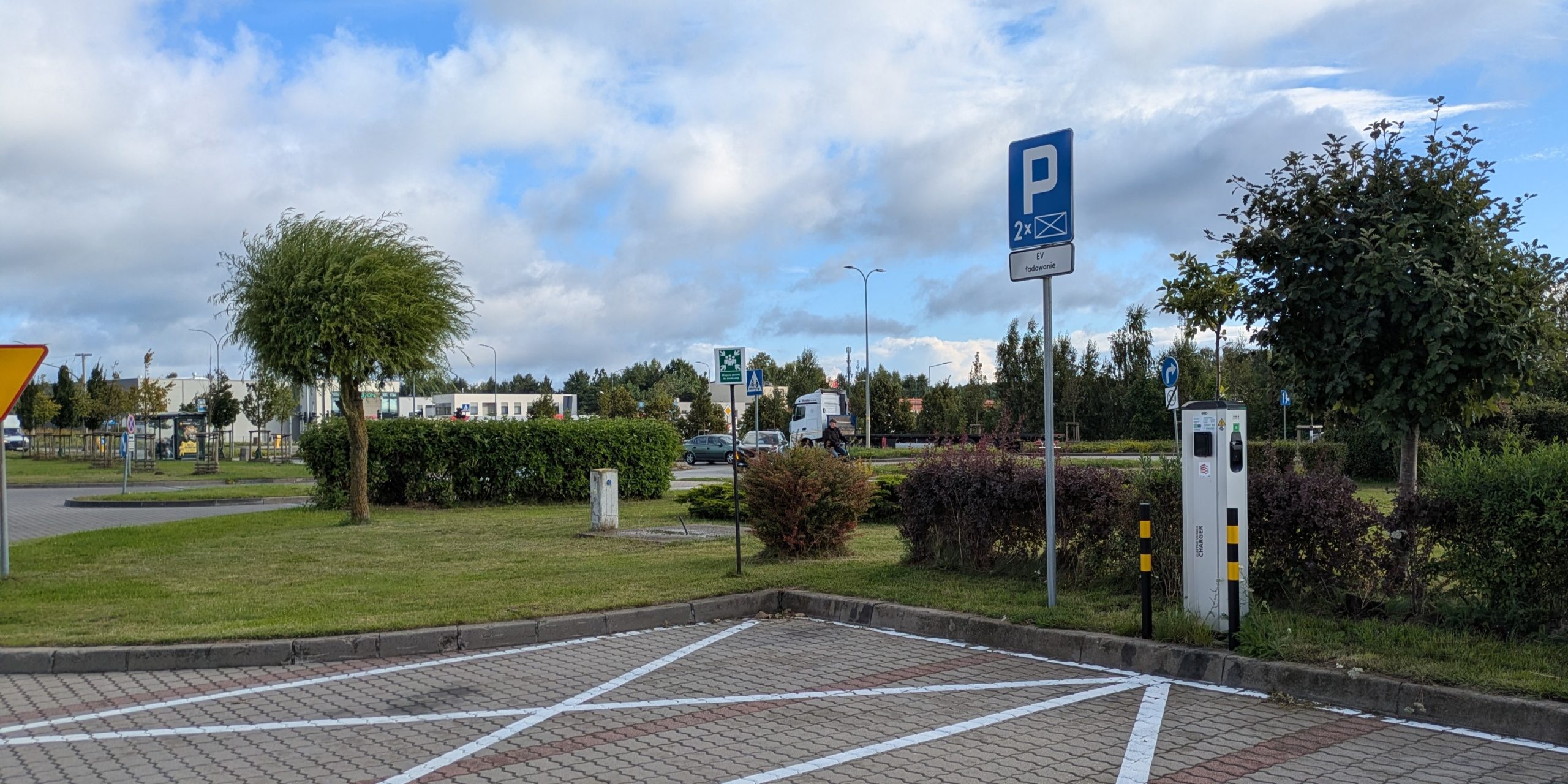 Nowy punkt ładowania samochodów elektrycznych w Osowej
